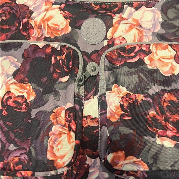 LIKE NEW, KIPLING SIDNEY KISSING FLORAL MESSENGER STYLE BAG - Picture 5 of 7